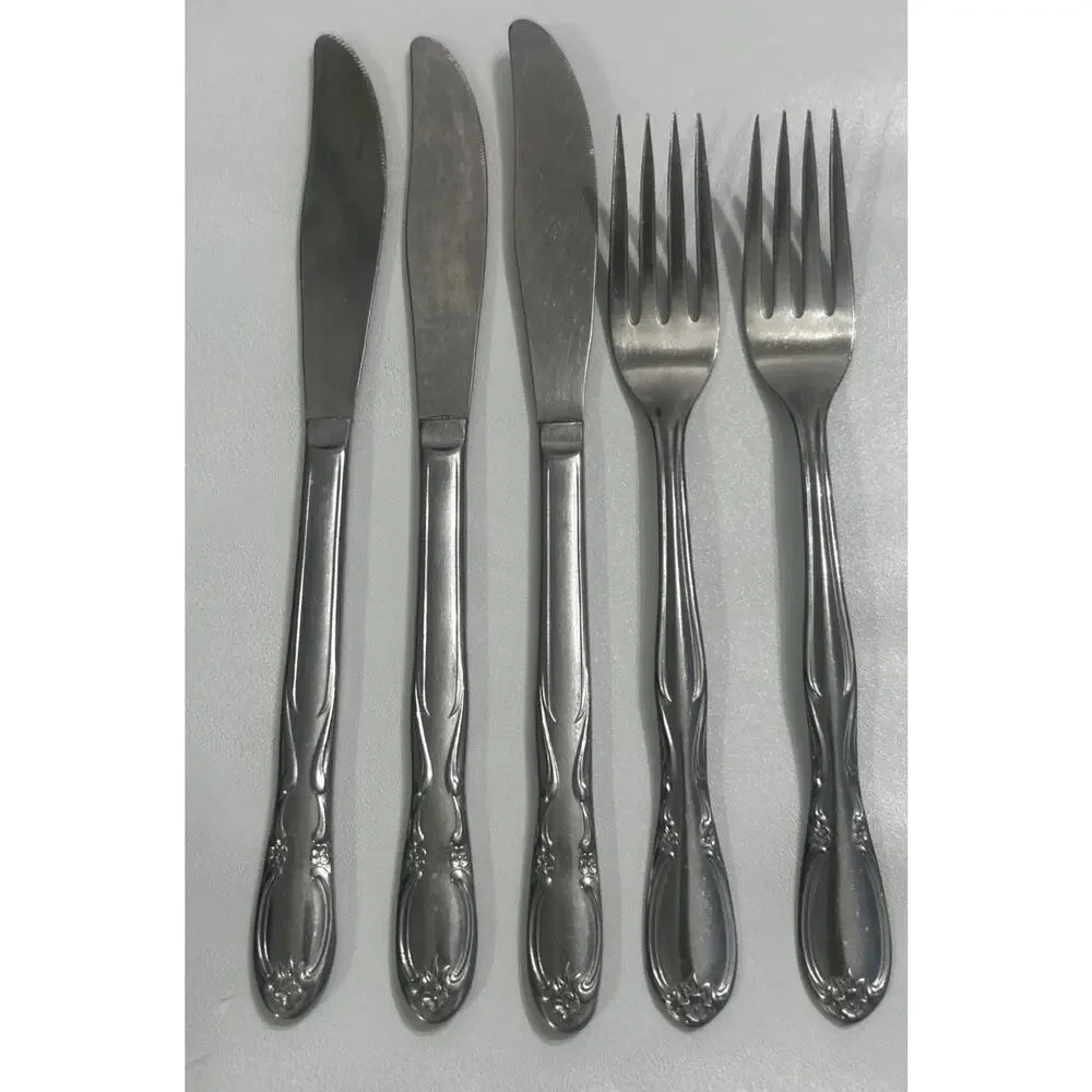 Vtg Superior International Chapel Hill Set of 5 - Dinner Knives & 2 Dinner Forks